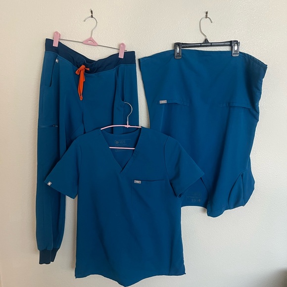 FIGS Scrub Set – Alps Blue (Limited Edition), Size Medium - Picture 2 of 7